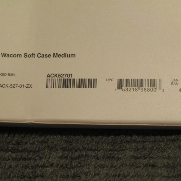 Wacom Soft Carrying Case for Wacom Intuos Tablet (ACK52701) - Picture 10 of 10